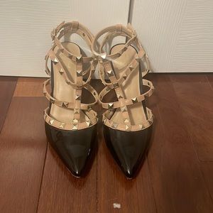 Mix No.6 studded heels pointed toe tan and black